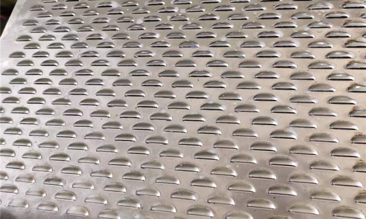 Stainless steel fish scale hole perforated sheet product display