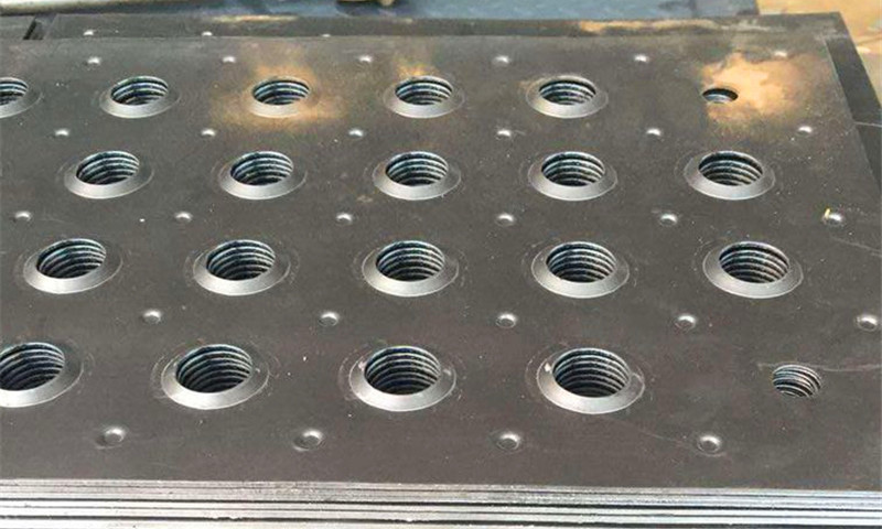 Iron plate safety grating