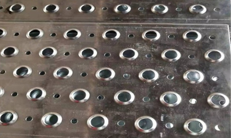 Iron plate safety grating