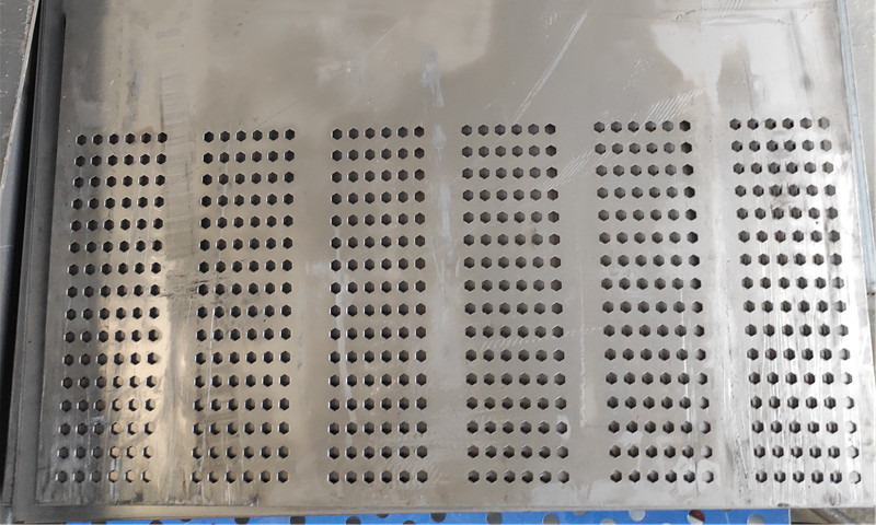 Hexagonal perforated plate