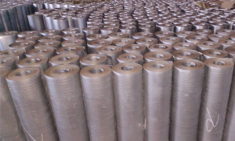 Coil punching net