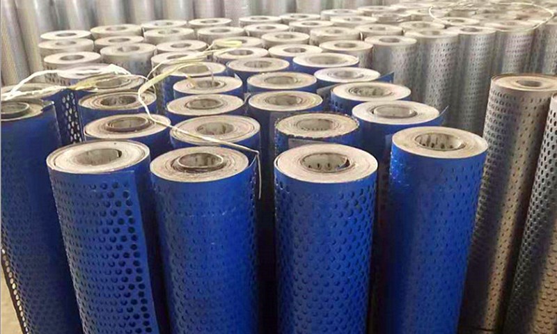 Coil punching net