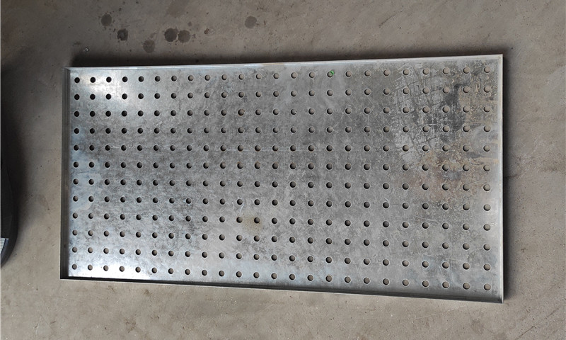 Ventilated punching plate