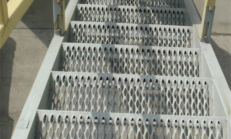 Stair tread Safety grating