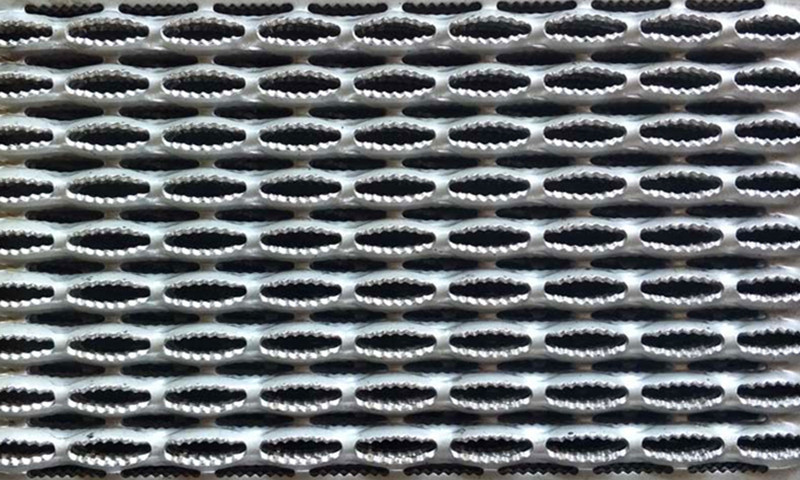 Walkway safety grating