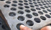 What is the thickness of the round hole mesh plate