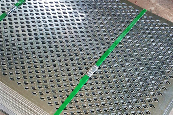 What are the dimensions of stainless steel perforated sheet