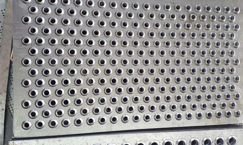 Fisheye hole safety grating